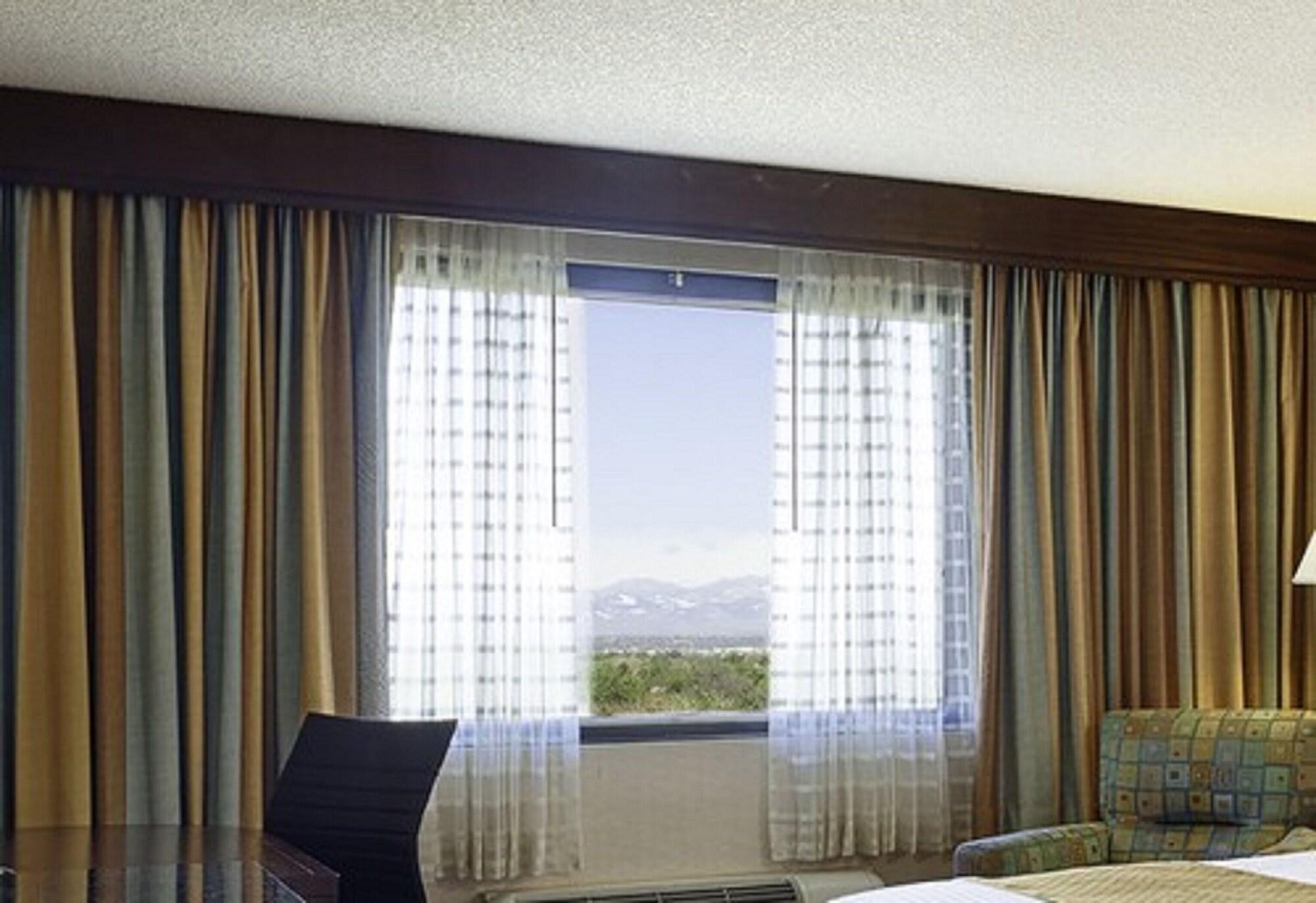 Doubletree By Hilton Hotel Denver Exterior photo