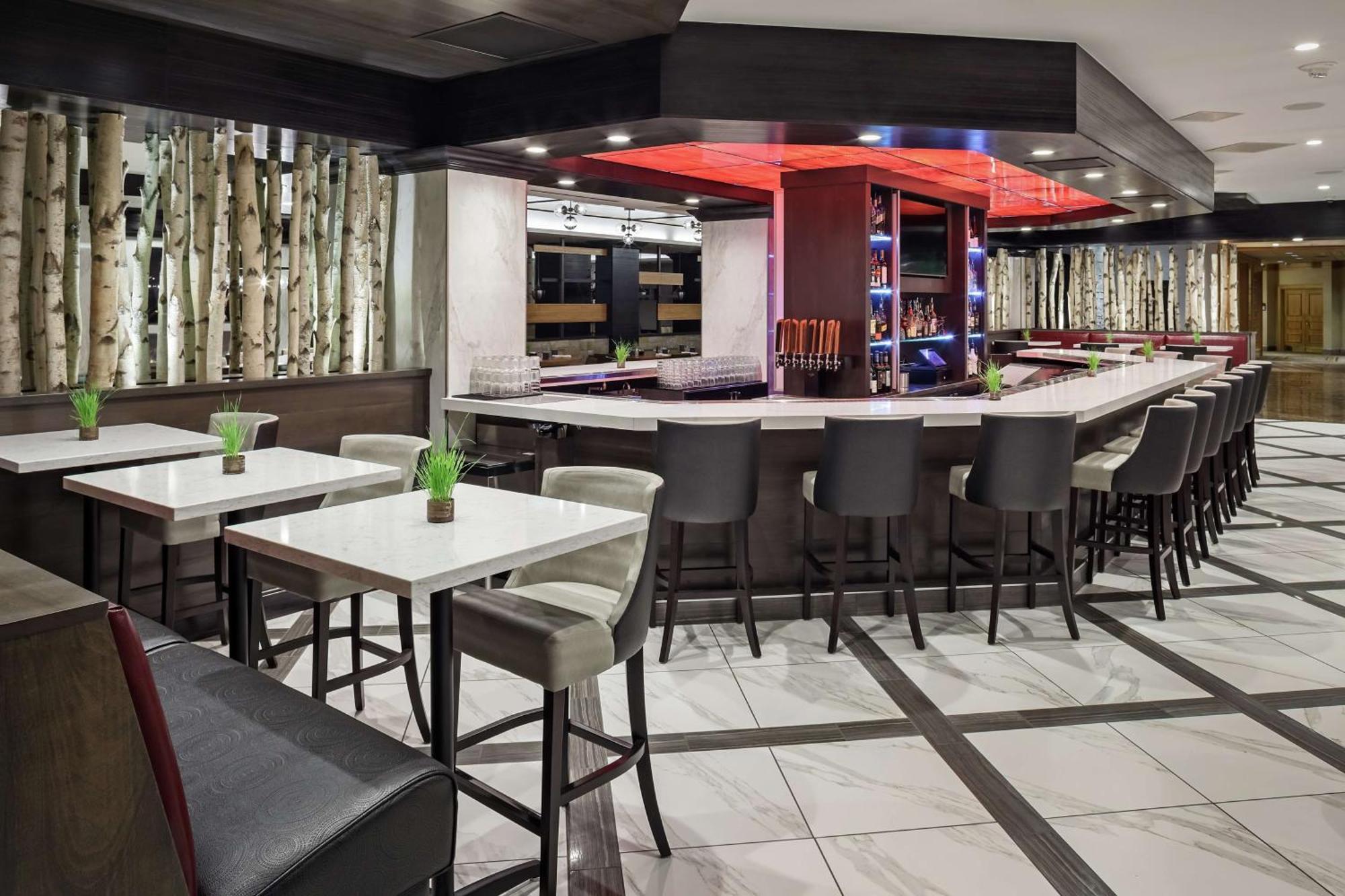 Doubletree By Hilton Hotel Denver Exterior photo
