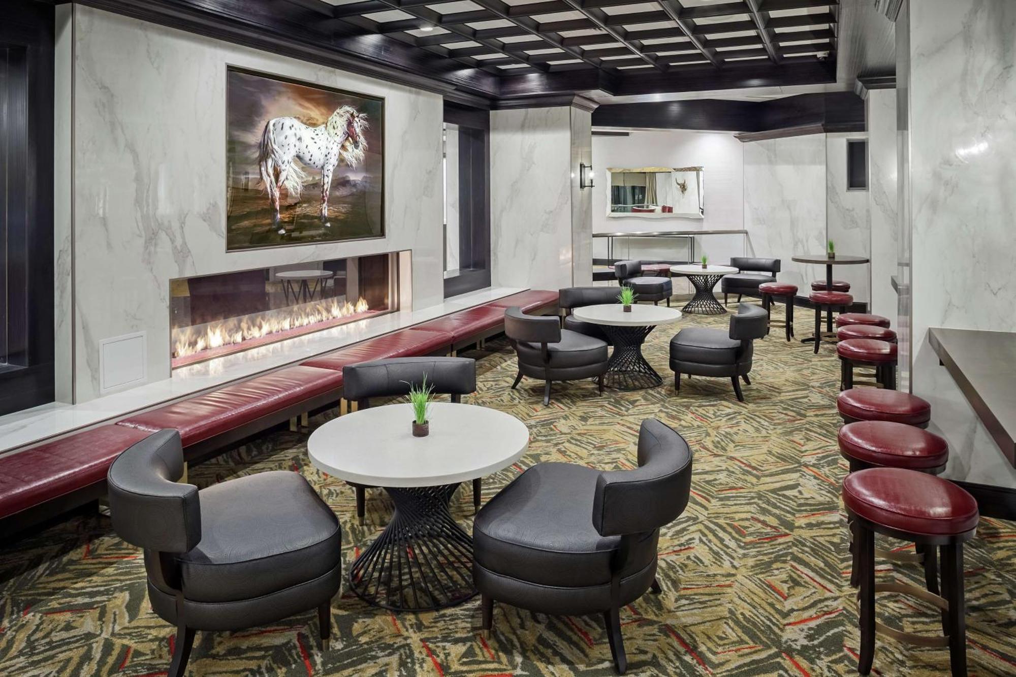 Doubletree By Hilton Hotel Denver Exterior photo