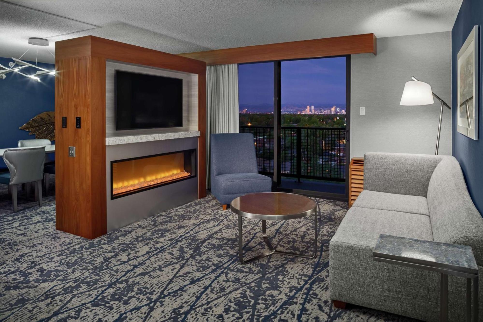 Doubletree By Hilton Hotel Denver Exterior photo