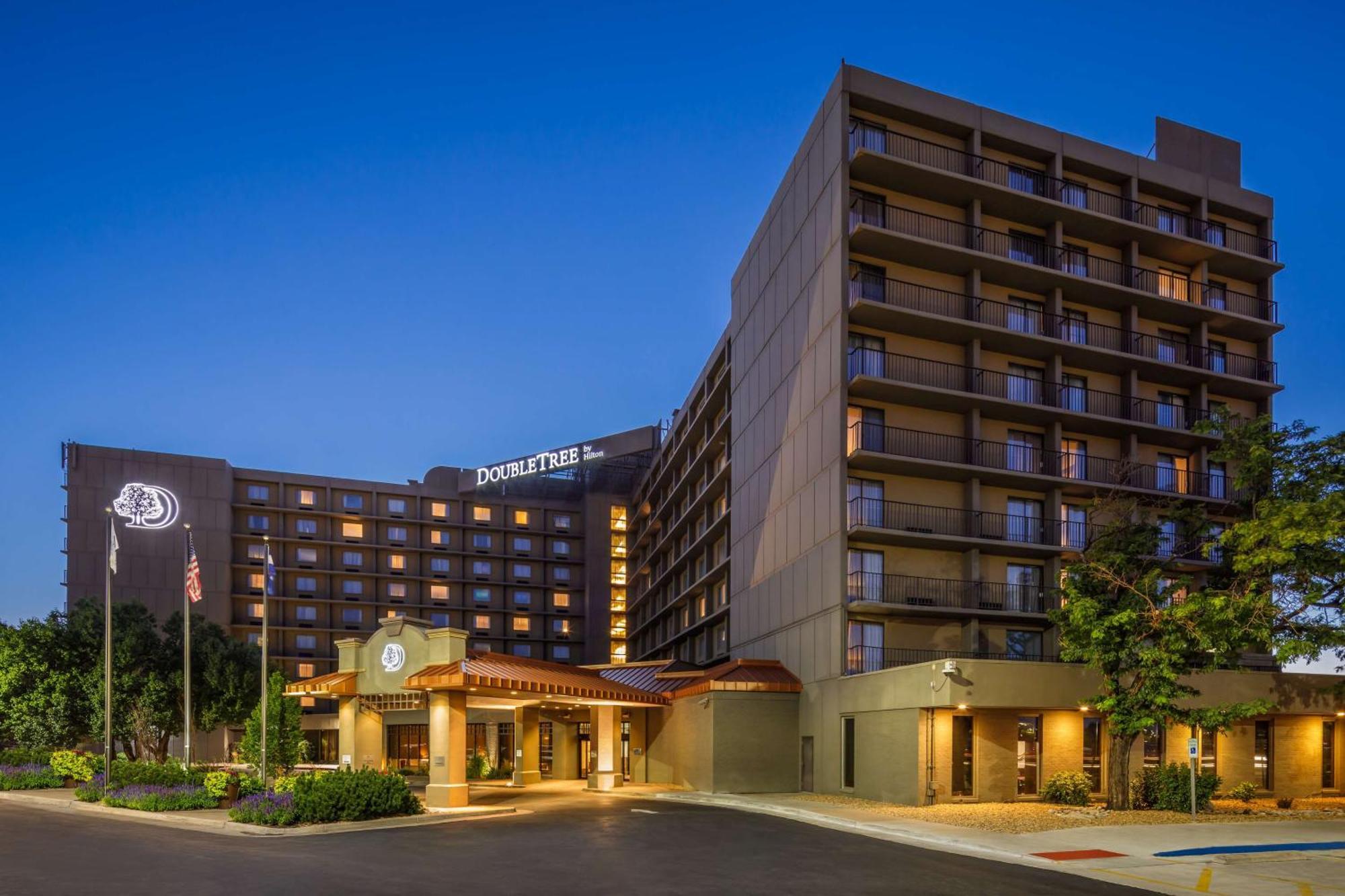 Doubletree By Hilton Hotel Denver Exterior photo