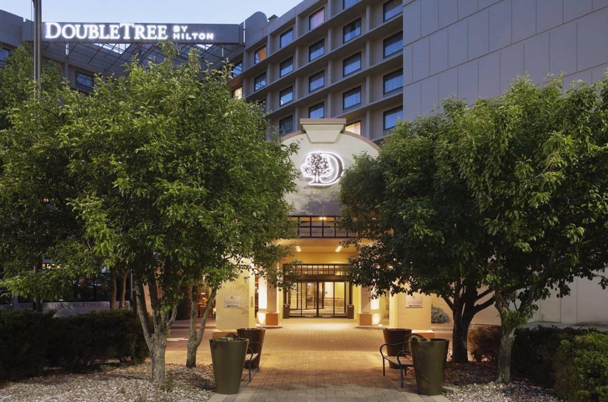 Doubletree By Hilton Hotel Denver Exterior photo